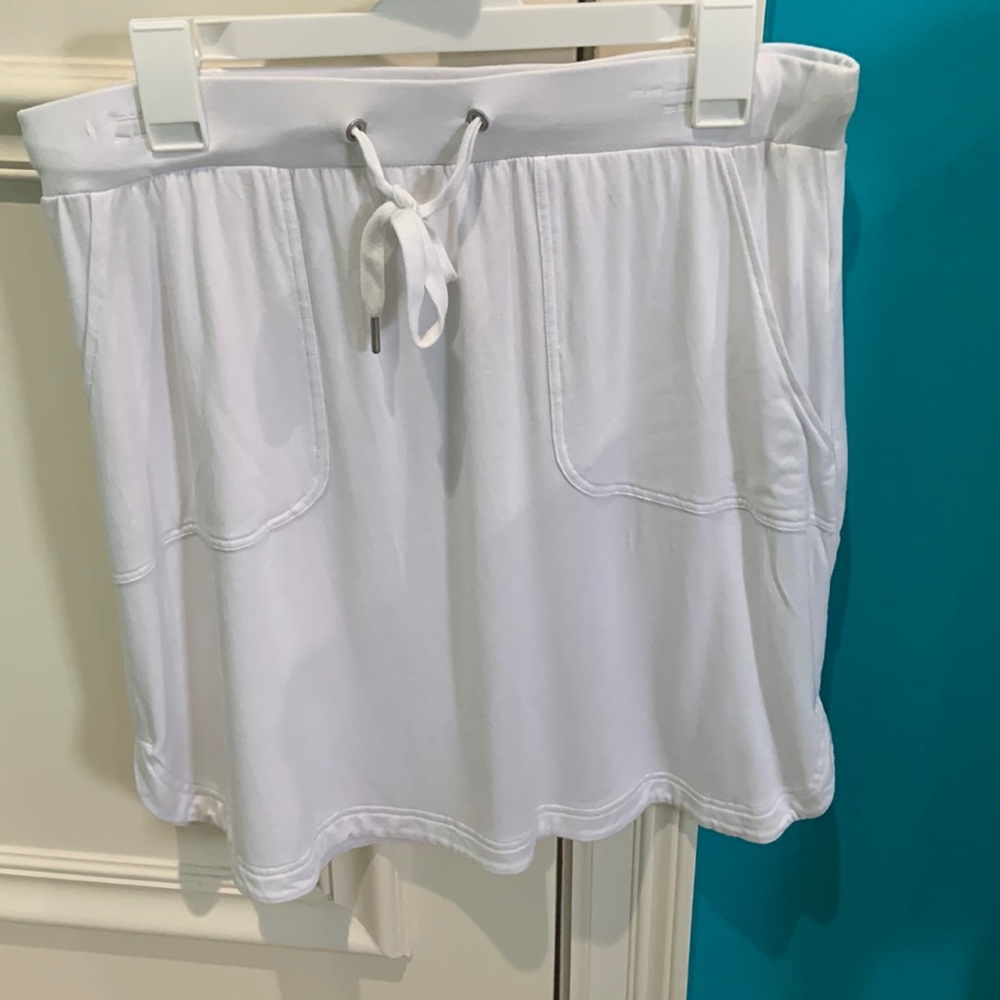 NWOT Liz Claiborne white skirt